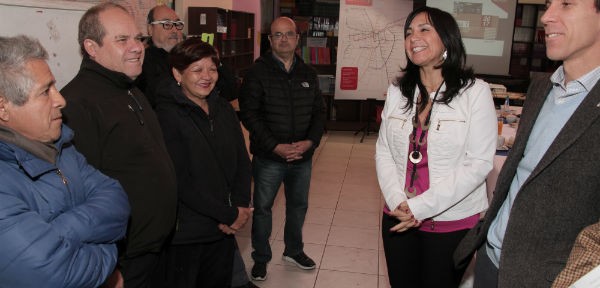 Ministra Paola tapia junto a alcalde de Santiago y vecinos de Renca