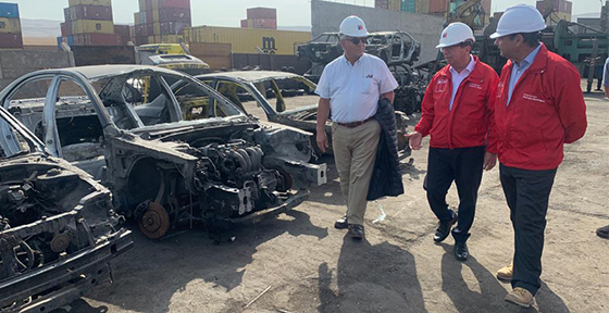 Ministro (s) José Luis Domínguez supervisa destrucción de colectivos que serán reemplazados por vehículos nuevos en Arica